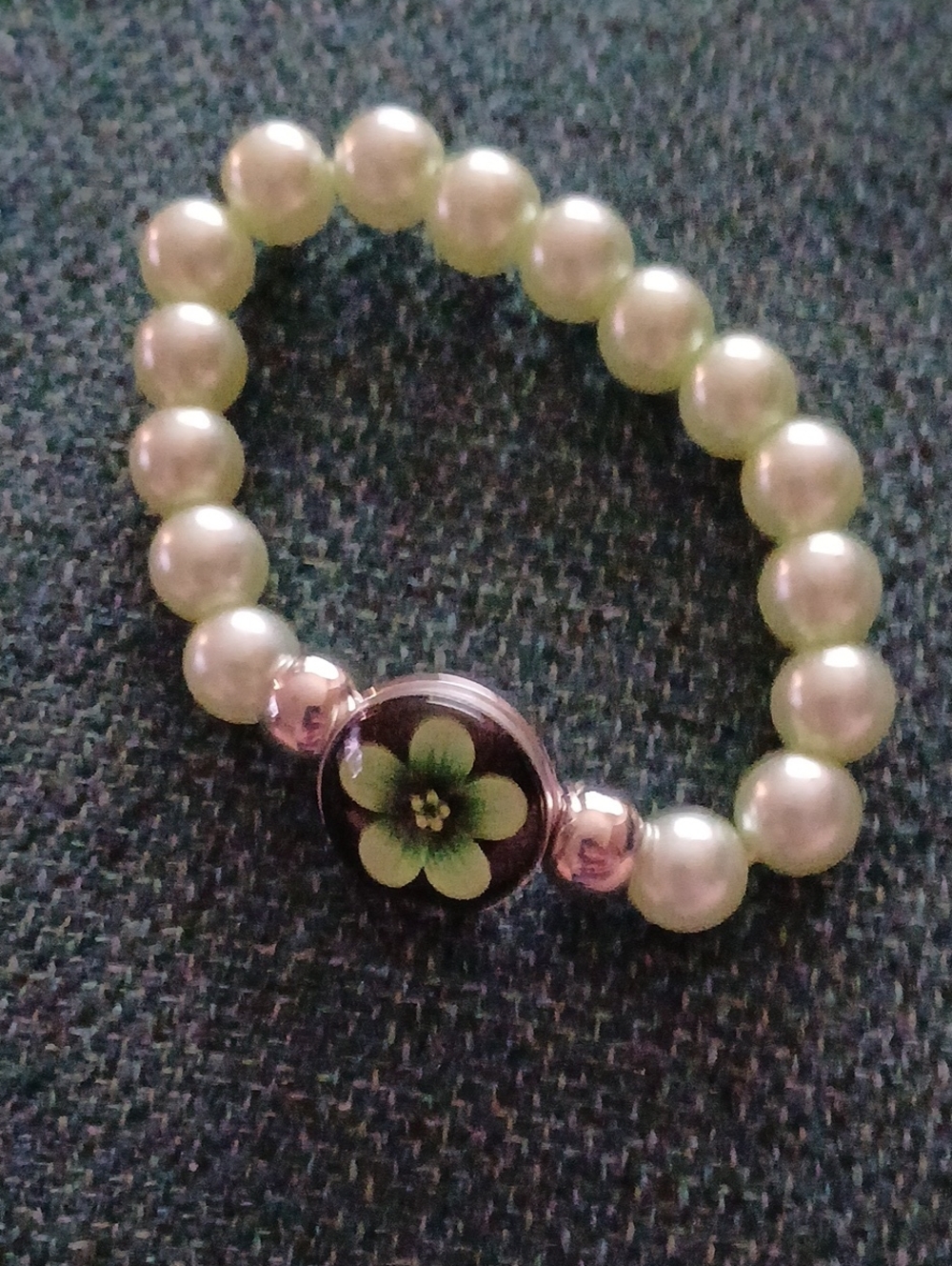 Green Pearl Beaded Stretch Bracelet with Floral Center